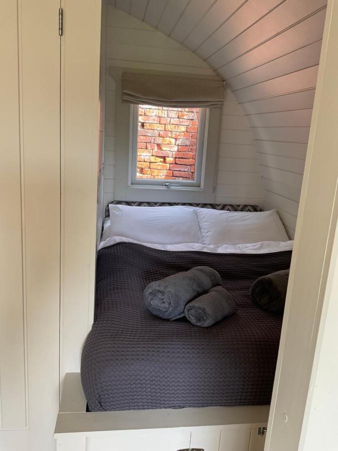 Secluded Cosy Luxury Pod With Wood Fired Hot Tub Shrewsbury Exterior foto