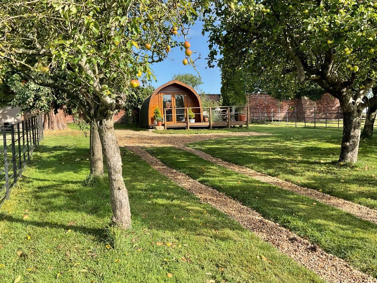 Secluded Cosy Luxury Pod With Wood Fired Hot Tub Shrewsbury Exterior foto