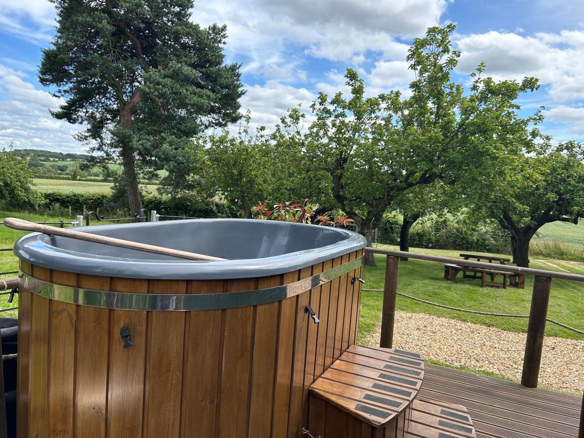 Secluded Cosy Luxury Pod With Wood Fired Hot Tub Shrewsbury Exterior foto